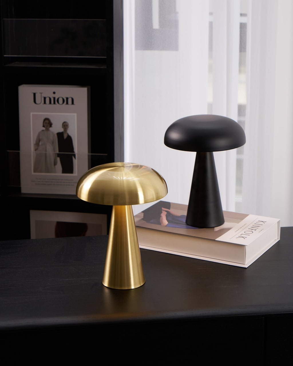 Metal Touch Table Lamp for Bedside Lighting