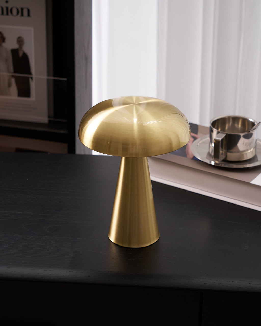 Metal Touch Table Lamp for Bedside Lighting
