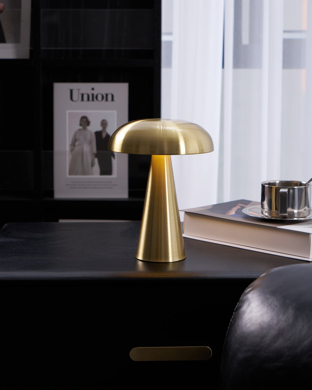 Metal Touch Table Lamp for Bedside Lighting
