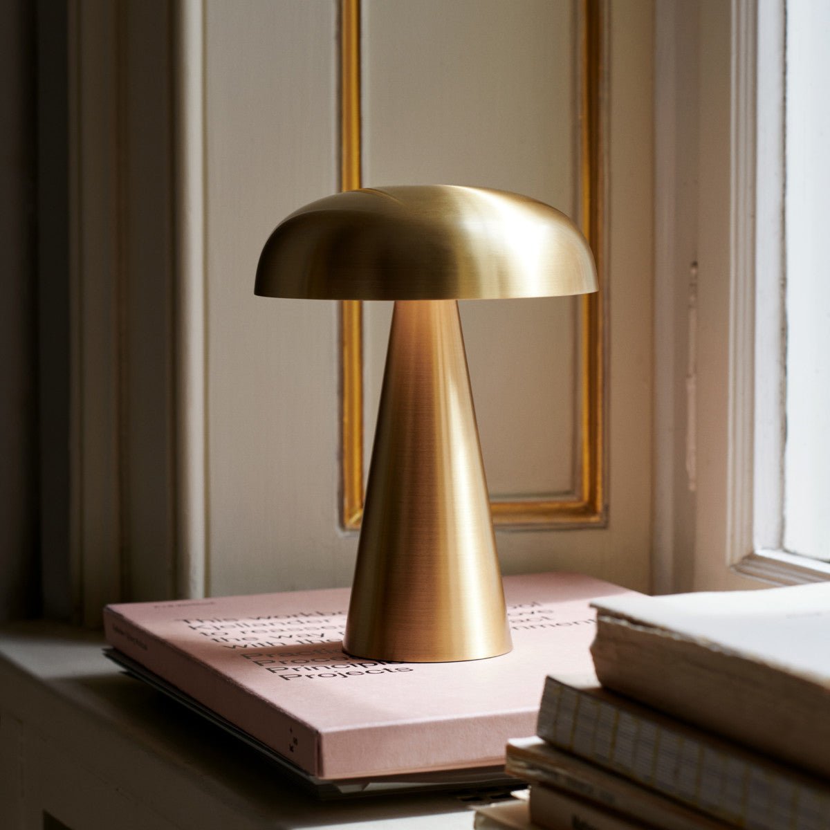 Metal Touch Table Lamp for Bedside Lighting
