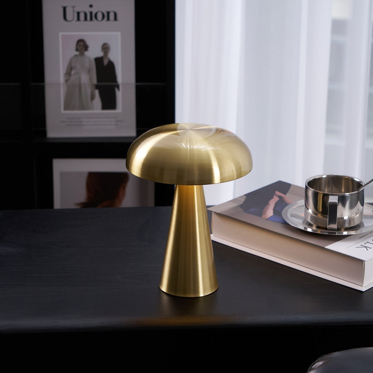Metal Touch Table Lamp for Bedside Lighting