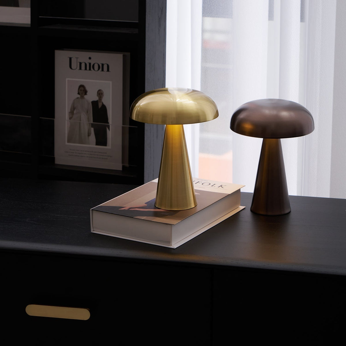 Metal Touch Table Lamp for Bedside Lighting