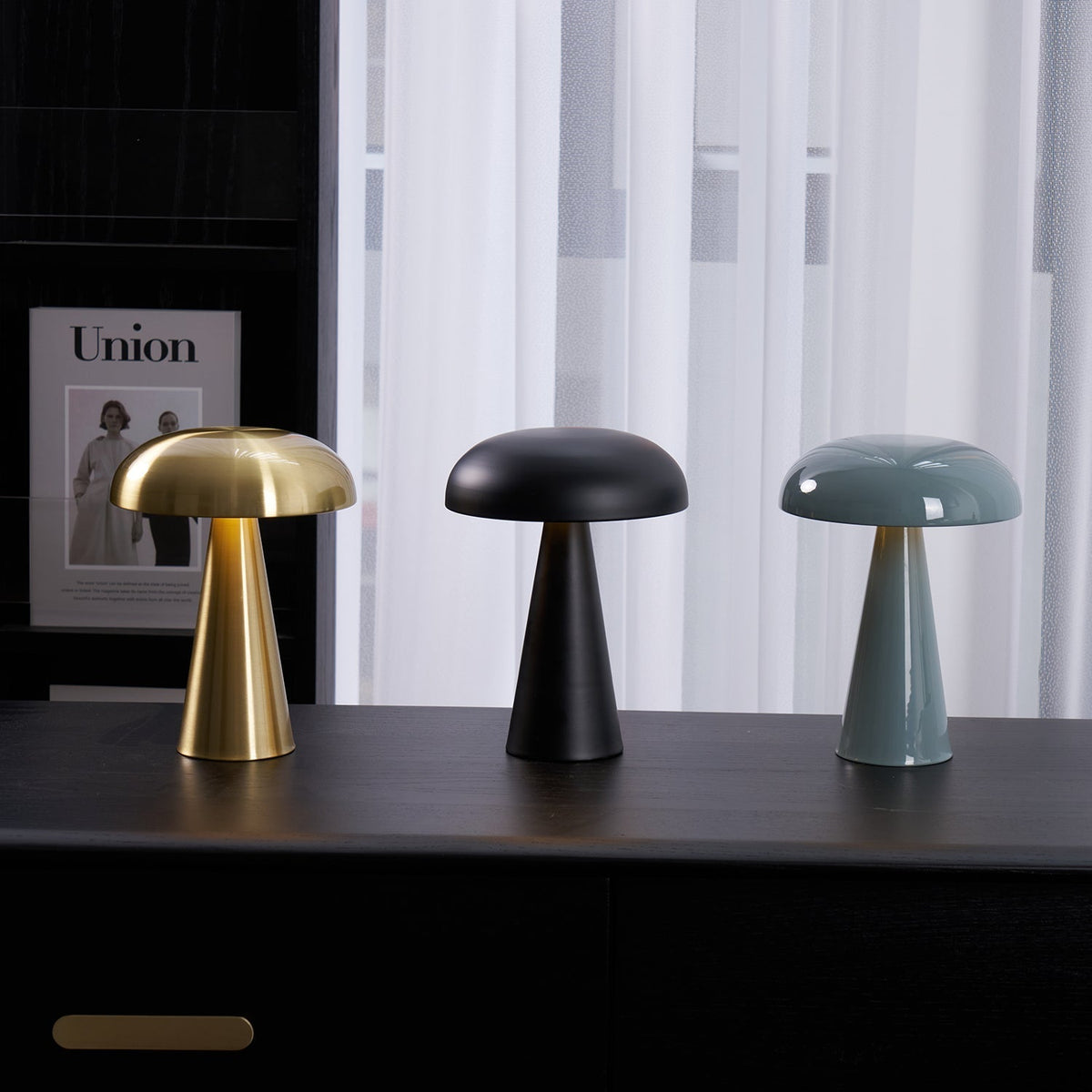 Metal Touch Table Lamp for Bedside Lighting
